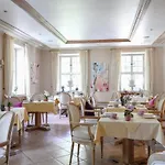 Adolphine Otel