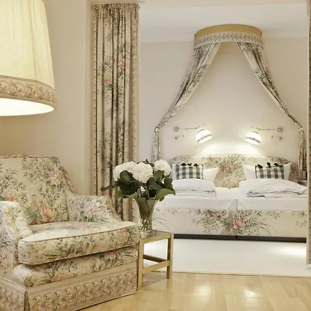 Hotel Adolphine 3*