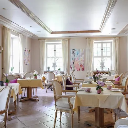 Adolphine Hotel