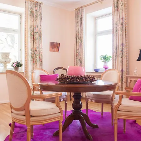 Hotell Adolphine 3*