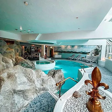 Hotell Adolphine 3*